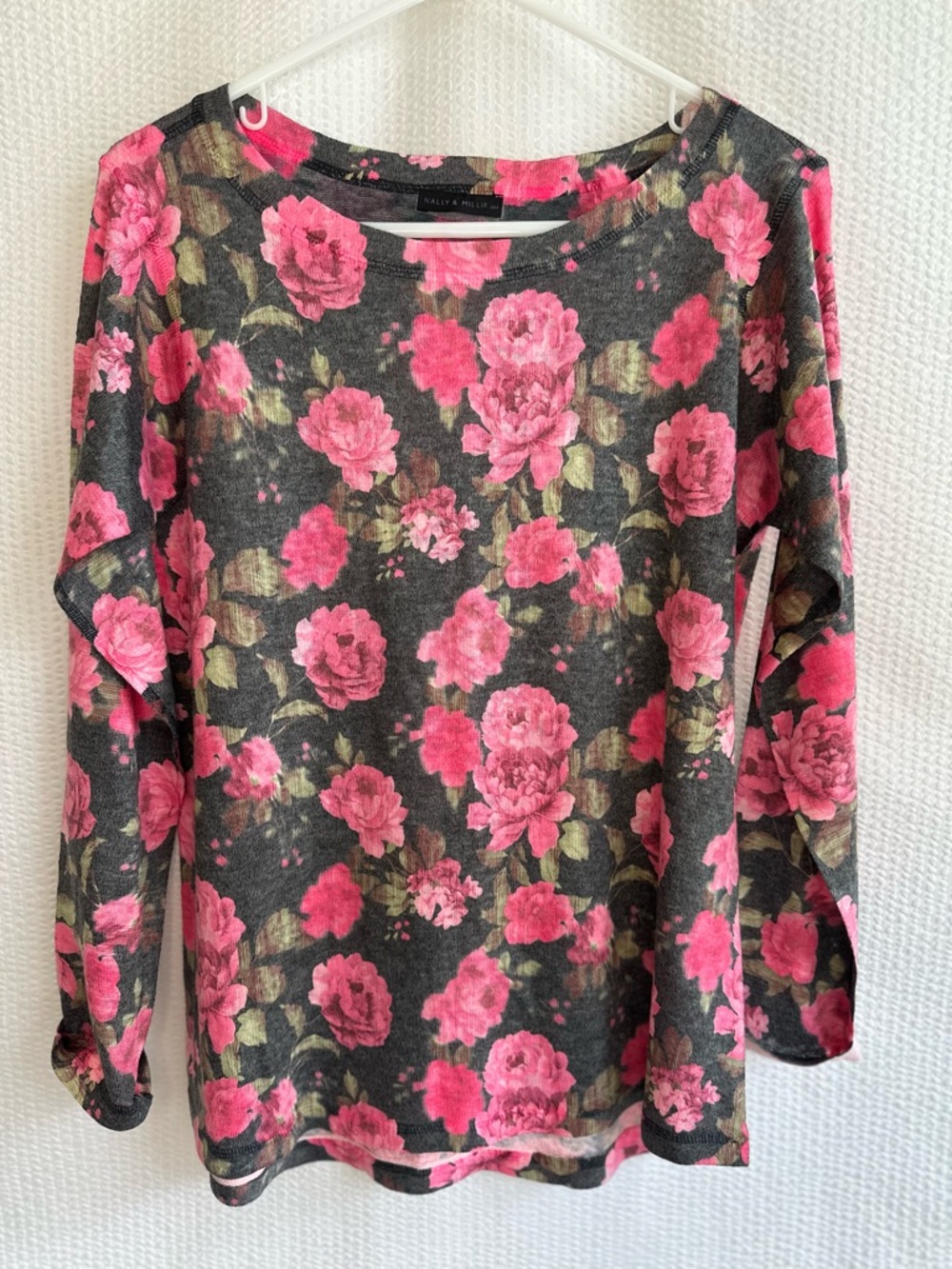 Nally & Millie Women’s Floral Pink Rose Long Sleeve Top Size: Small